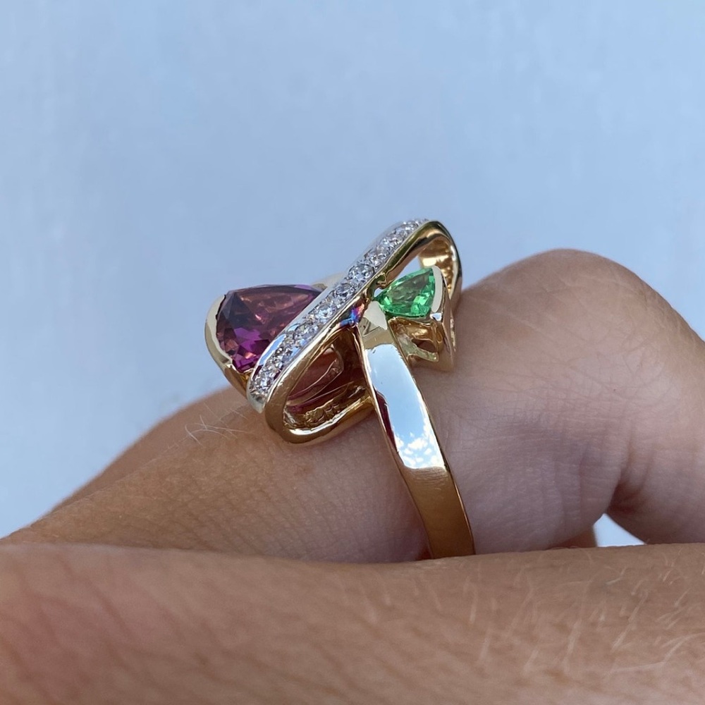 Elegant Gold Ring with Purple and Green Gemstones